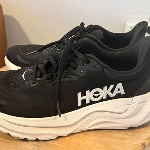 HOKA Arahi 5 Men’s Running Shoes Size 8D Black - Like New